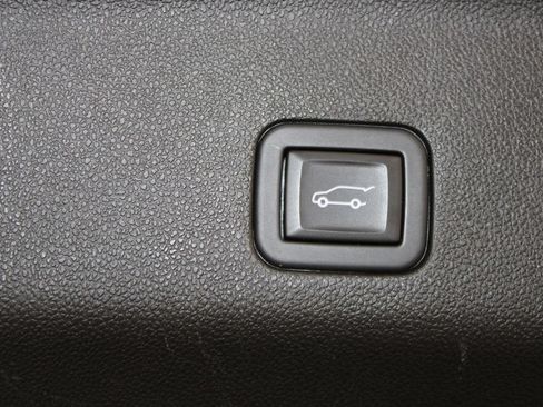 Used 2024 Chevrolet Suburban Premier AWD/4WD image 26