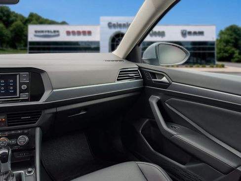 Used 2022 Volkswagen Jetta SE w/ Panoramic Sunroof Package FWD image 33