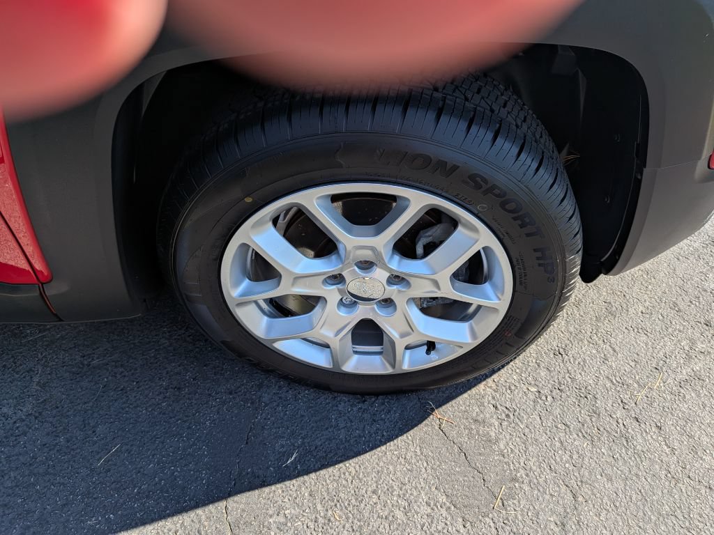Used 2015 Jeep Renegade Latitude w/ Cold Weather Group FWD image 7