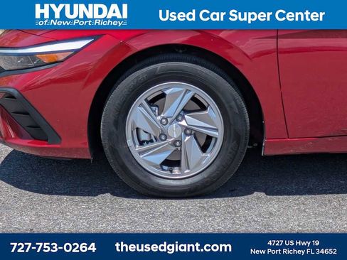 Used 2025 Hyundai Elantra SE FWD image 10