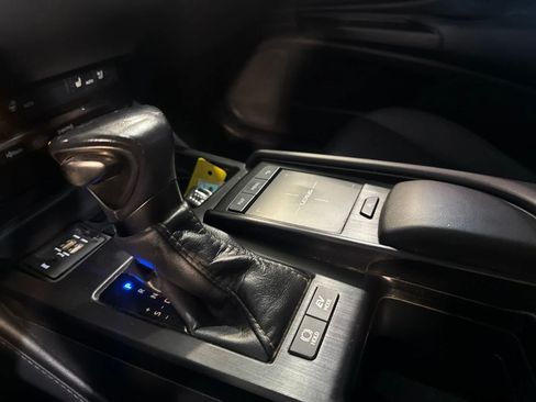Used 2020 Lexus ES 300h w/ Premium Package FWD image 24