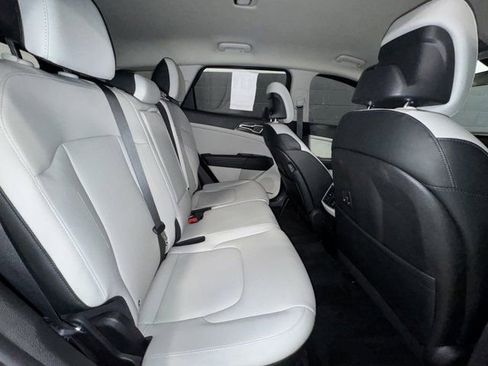 Used 2024 Kia Sportage EX image 11