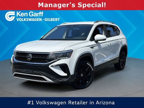 Used 2023 Volkswagen Taos SE w/ Black Wheel Package FWD image 1