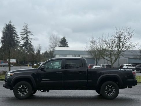 Used 2023 Toyota Tacoma TRD Off-Road w/ Technology Package image 2