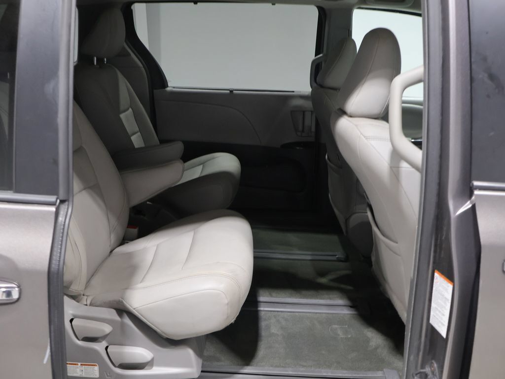 Used 2015 Toyota Sienna XLE AWD/4WD image 23
