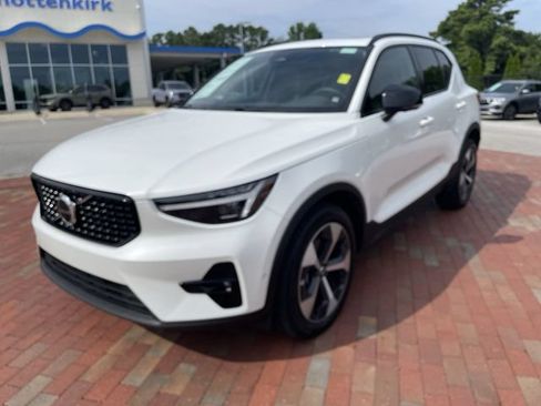 Used 2026 Volvo XC40 B5 Plus AWD/4WD image 1