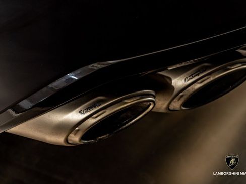 Used 2022 Lamborghini Urus image 13