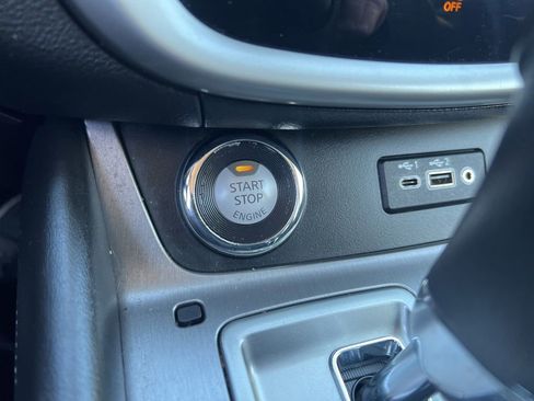 Used 2019 Nissan Murano S image 50