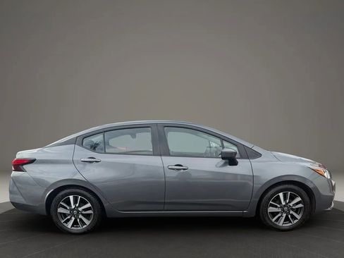Used 2021 Nissan Versa SV image 4