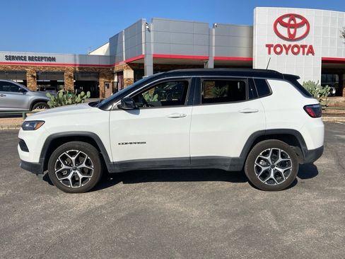Used 2025 Jeep Compass Limited image 8