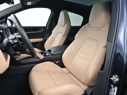 Used 2025 Porsche Cayenne Coupe AWD/4WD image 5