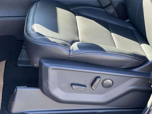 New 2026 Ford Expedition Max Platinum image 14