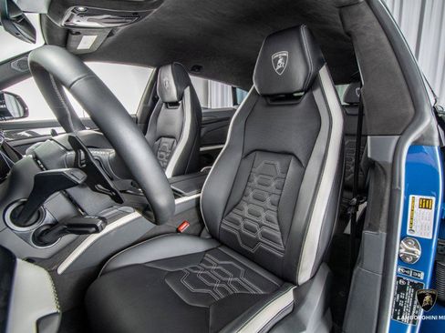 Used 2025 Lamborghini Urus SE image 46