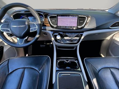 Certified 2023 Chrysler Pacifica Limited FWD image 15