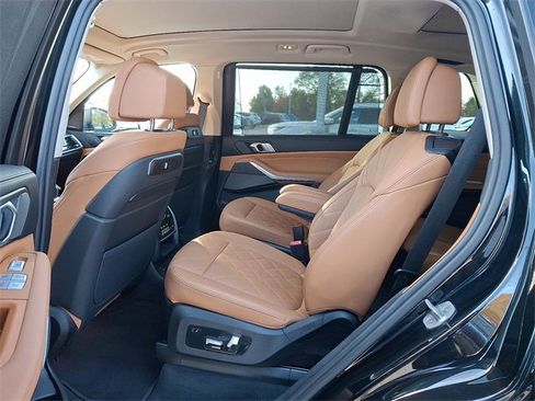 Used 2023 BMW X7 xDrive40i w/ Premium Package image 10