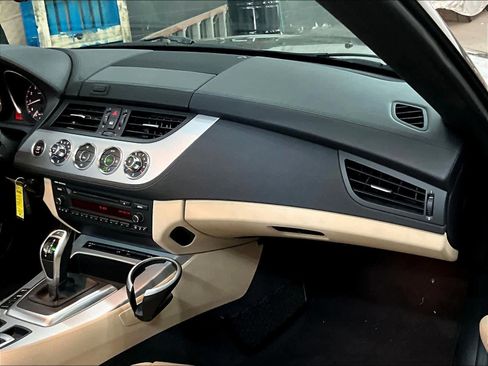 Used 2009 BMW Z4 sDrive35i image 17