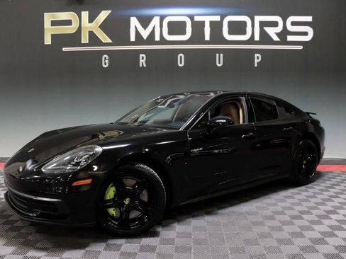 Used 2018 Porsche Panamera 4 image 1