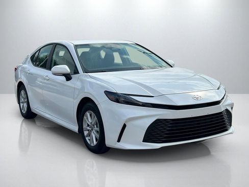 Used 2025 Toyota Camry LE FWD image 3