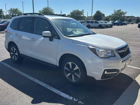 Used 2017 Subaru Forester 2.5i Premium w/ All-Weather Package AWD/4WD image 4