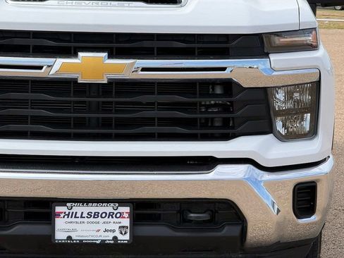 Used 2024 Chevrolet Silverado 2500 LT AWD/4WD image 12