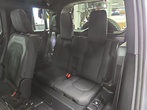 Used 2022 Land Rover Defender 110 X-Dynamic SE AWD/4WD image 23