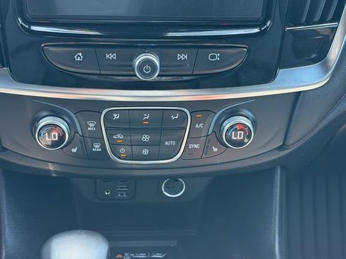 Used 2023 Chevrolet Traverse RS AWD/4WD image 16