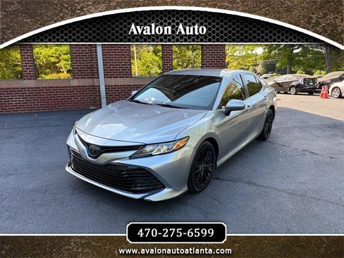 Used 2018 Toyota Camry LE FWD image 1