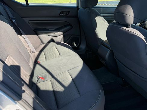 Used 2024 Nissan Altima 2.5 SV image 11