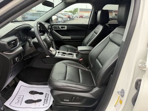 Used 2023 Ford Explorer XLT w/ Equipment Group 202A AWD/4WD image 13