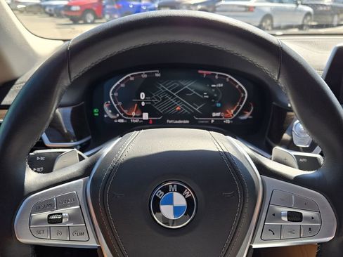 Used 2022 BMW 740i xDrive w/ Premium Package image 23