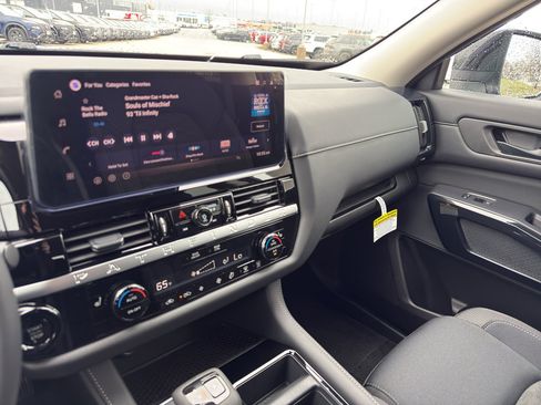 New 2026 Nissan Pathfinder SV image 21