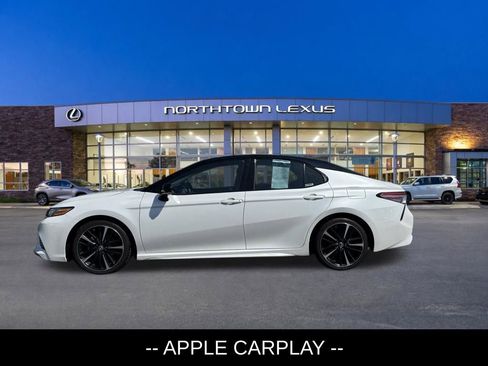Used 2018 Toyota Camry XSE FWD image 2