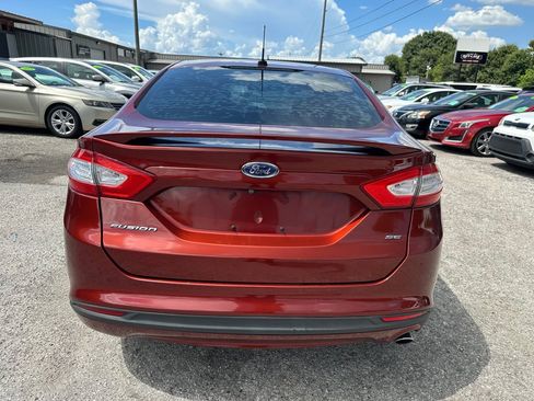 Used 2014 Ford Fusion SE FWD image 5