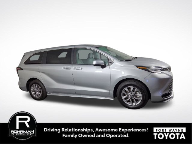 Used 2023 Toyota Sienna LE FWD image 5