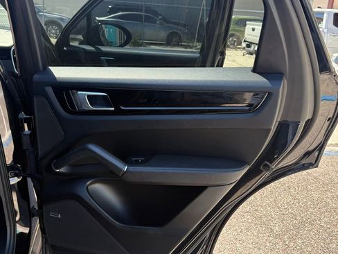 Used 2019 Porsche Cayenne image 18