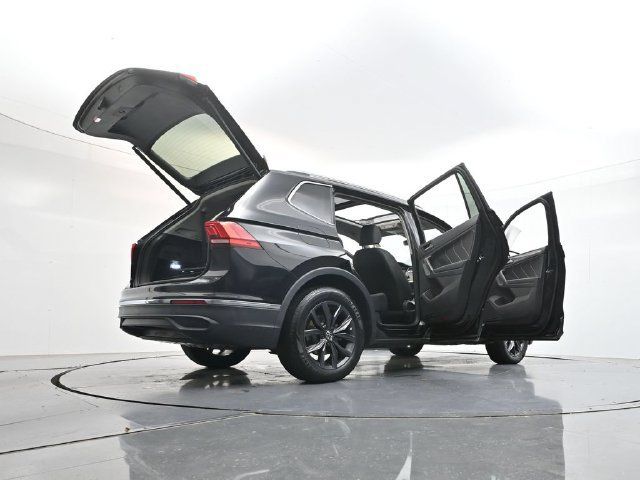 Used 2023 Volkswagen Tiguan SE FWD image 60