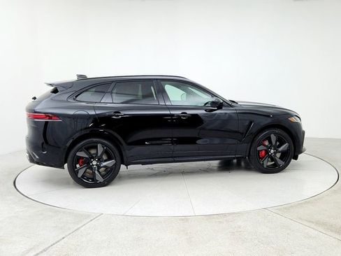 Certified 2025 Jaguar F-PACE SVR image 4
