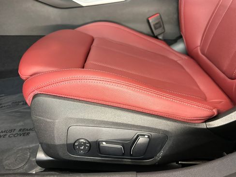 Used 2025 BMW 330i Sedan w/ Convenience Package RWD image 14