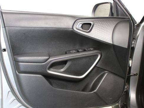 Used 2025 Kia Soul LX w/ LX Technology Package FWD image 6
