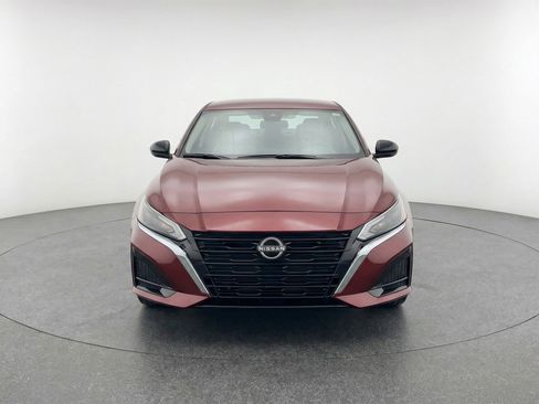Used 2025 Nissan Altima 2.5 SV FWD image 2