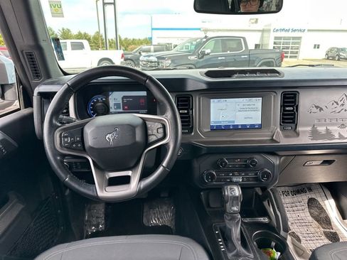 Used 2022 Ford Bronco Outer Banks AWD/4WD image 25