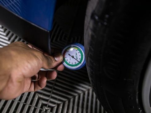 Used 2021 Porsche Taycan 4S w/ Premium Package image 40