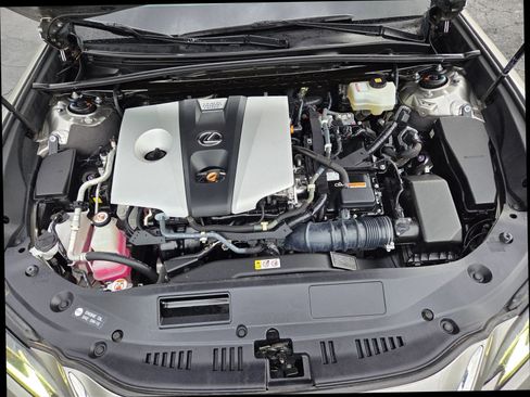 Used 2020 Lexus ES 300h w/ Premium Package FWD image 36