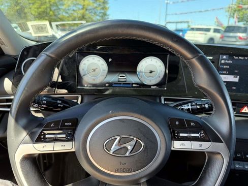 Used 2022 Hyundai Elantra SEL w/ Convenience + Premium Package FWD image 25