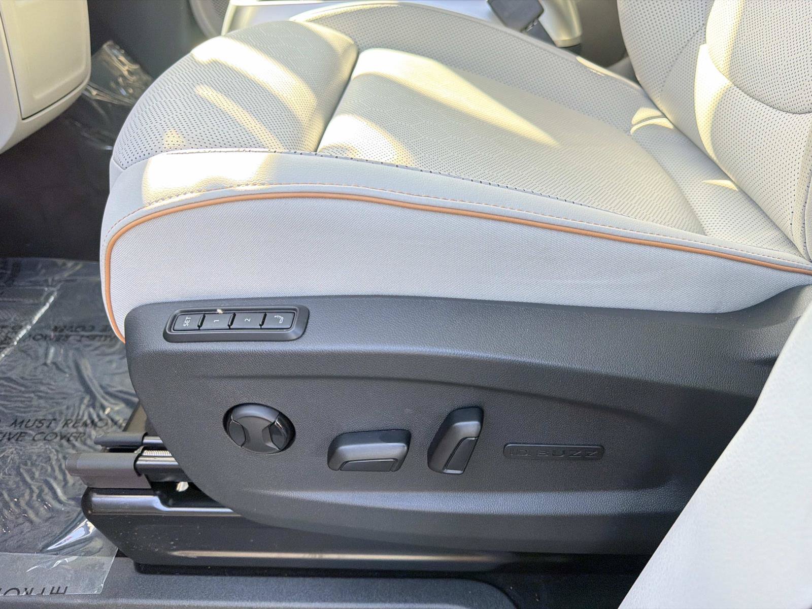 Certified 2025 Volkswagen ID. Buzz Pro S Plus RWD image 16