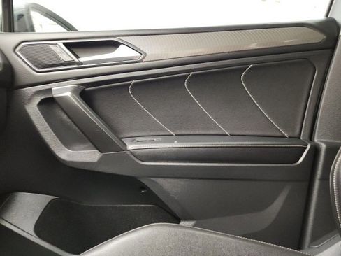 Used 2022 Volkswagen Tiguan SE w/ Panoramic Sunroof Package image 68