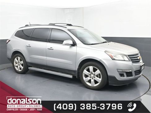 Used 2017 Chevrolet Traverse LT w/ Style and Technology Package image 1