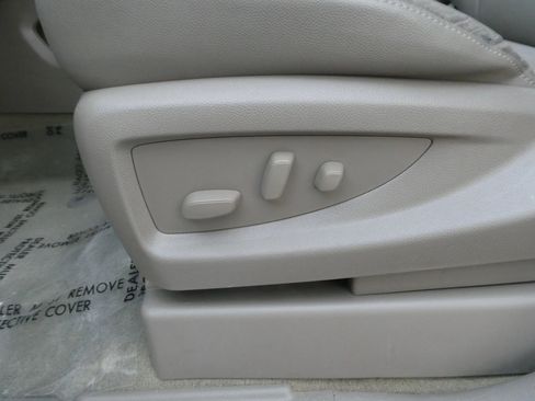 Used 2018 Chevrolet Suburban LT image 17