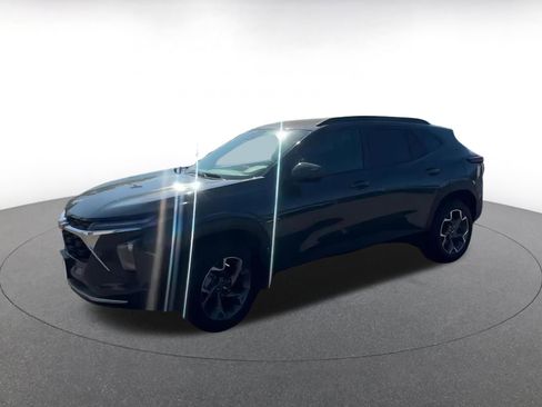 Used 2025 Chevrolet Trax LT image 8