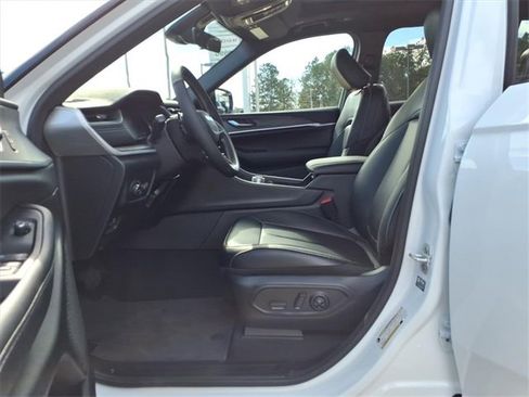 New 2025 Jeep Grand Cherokee L Limited image 16